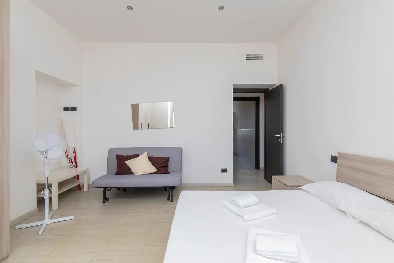 I Host Apartment - Asiago 4 Milan 0*,  Italy
